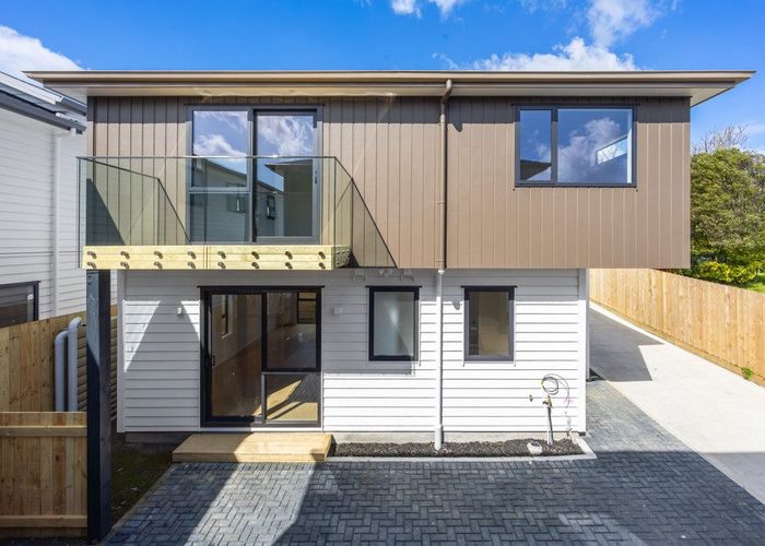  at 142 Moore Street, Hillcrest, North Shore City, Auckland