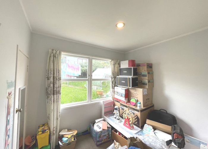  at 32 Preston Ave, Henderson, Waitakere City, Auckland