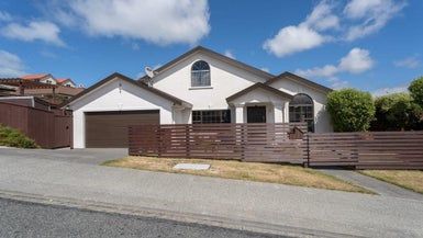  at 15 Kentwood Drive, Woodridge, Wellington