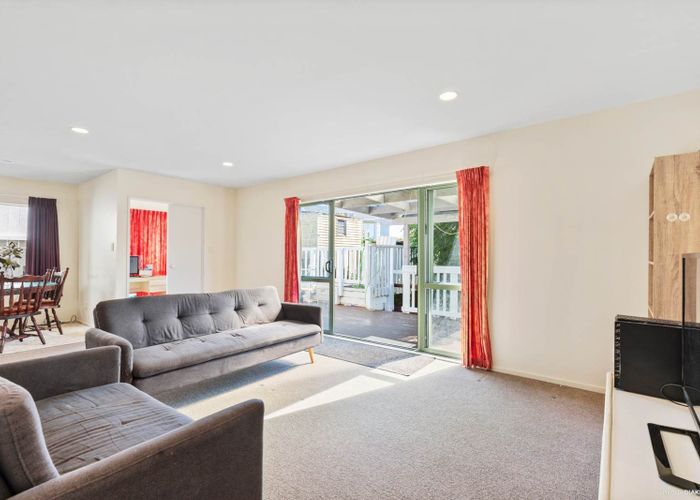  at 2/23 Ludlow Tce, Totara Vale, North Shore City