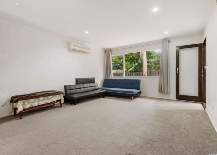  at 1/2 Griffith place, Te Atatu South, Waitakere City, Auckland