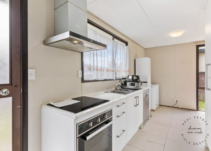  at 2/21 Nearco Street, Randwick Park, Auckland