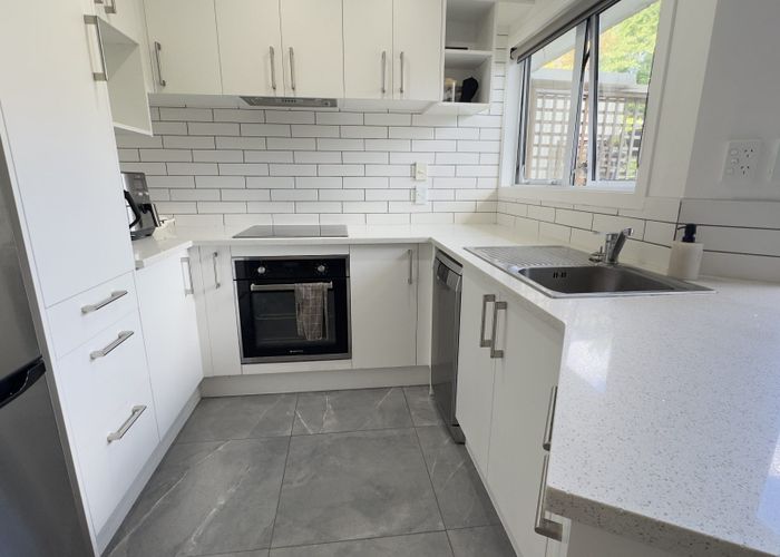  at 2/47 Watling Street, Mount Eden, Auckland