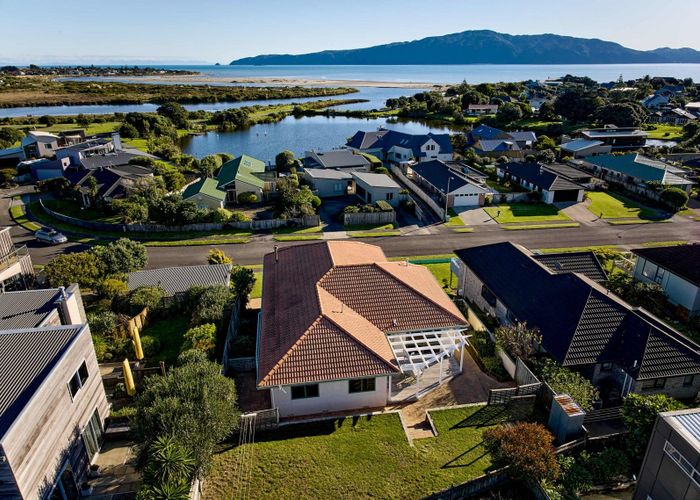  at 11 Major Durie Place, Waikanae Beach, Waikanae