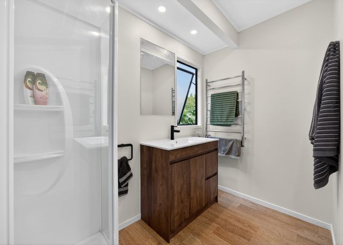  at 1/18 Darcy Place, Massey, Waitakere City, Auckland