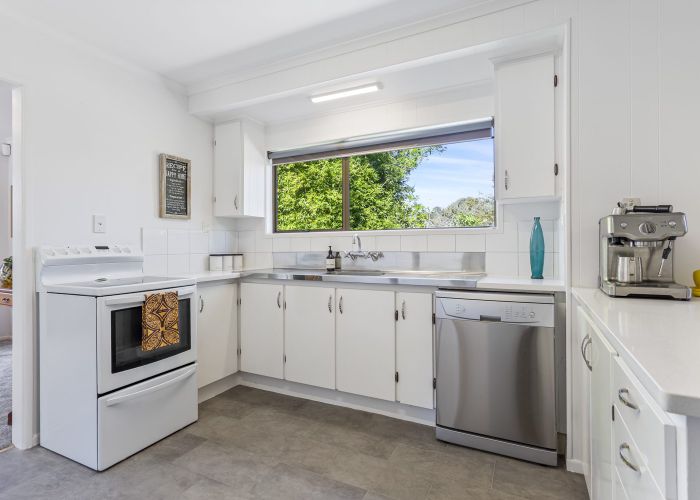  at 28 Kashmir Road, Glen Eden, Waitakere City, Auckland