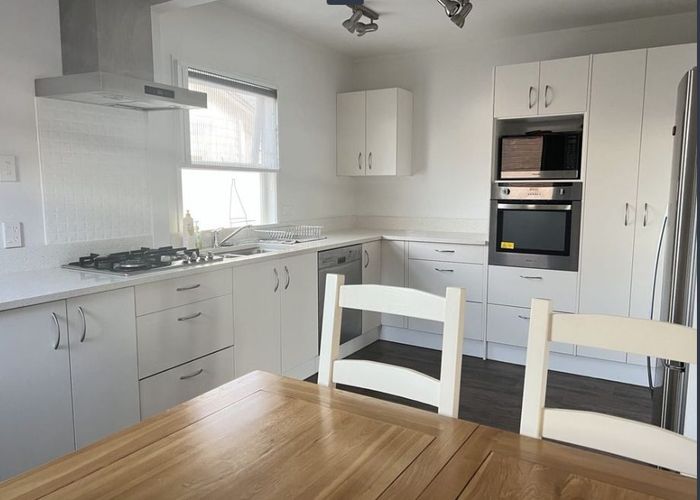  at 1/110 Saddleback Rise, Murrays Bay, North Shore City, Auckland