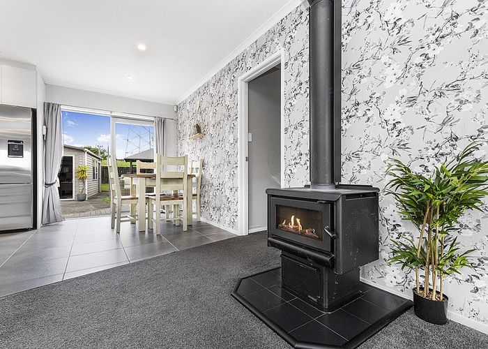  at 22 Challen Close, Conifer Grove, Papakura, Auckland