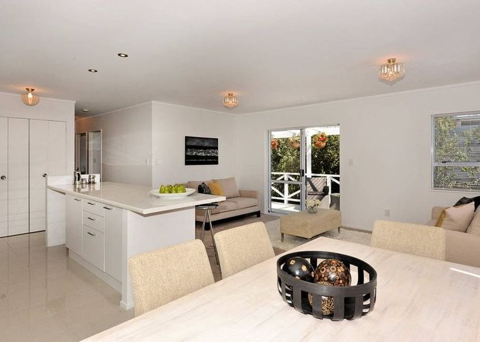  at 2/24 Springfield Road, Morningside, Auckland City, Auckland