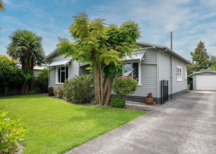  at 709 Avenue Road West, Saint Leonards, Hastings