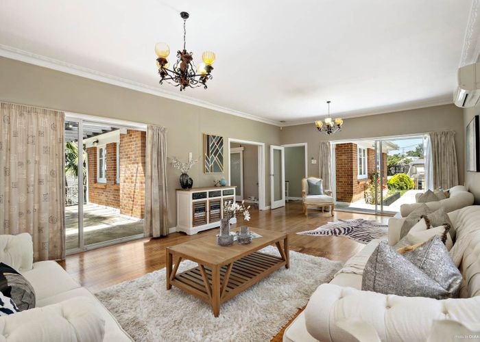  at 2 Locke Avenue, Hillsborough, Auckland City, Auckland