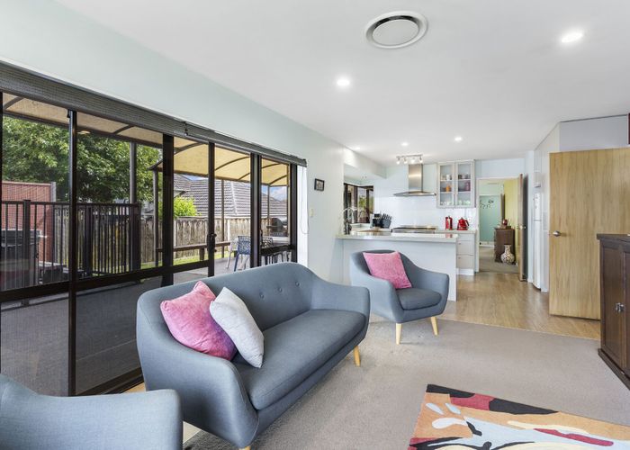  at 4 Carriage Close, Northpark, Auckland