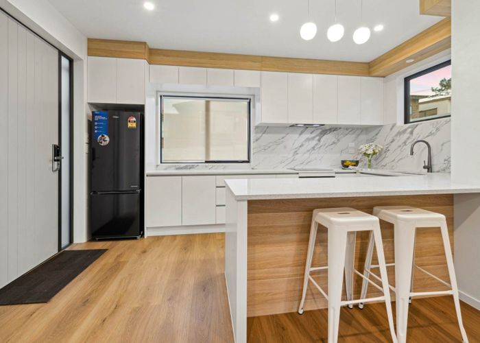  at 2/5 Wastney Road, Alfriston, Manukau City, Auckland
