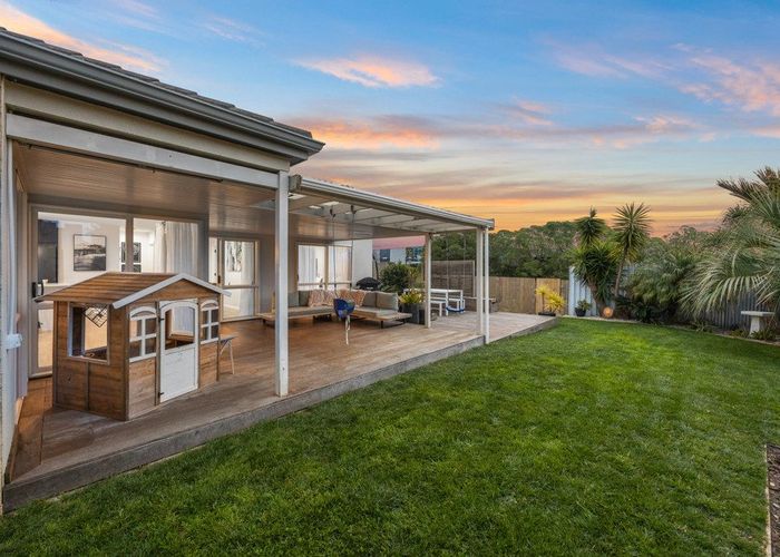  at 8 St Leger Close, Huntington Park, Manukau City, Auckland
