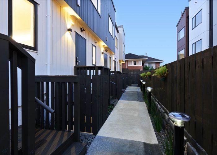  at 8/27 Britton Avenue, Mount Roskill, Auckland City, Auckland
