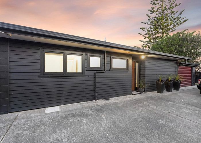  at 2/44 Waimumu Road, Massey, Auckland