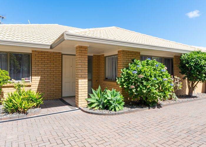  at 1/52 Turama Road, Royal Oak, Auckland