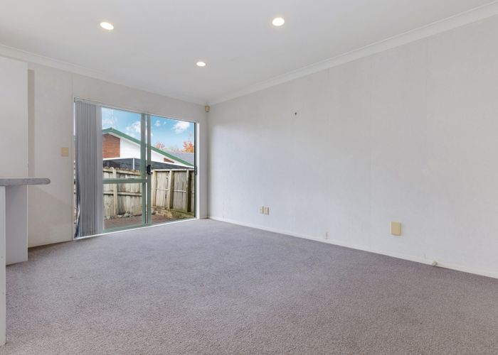  at 6 Millstream Drive, Henderson, Waitakere City, Auckland