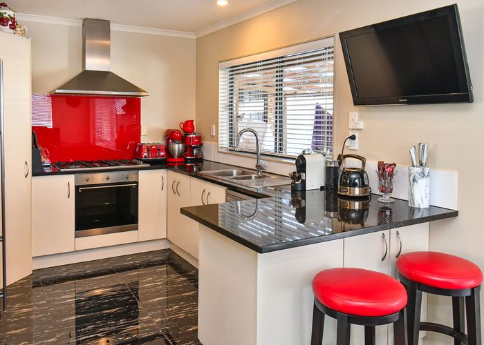  at 9 Ginko Place, Mangere, Auckland