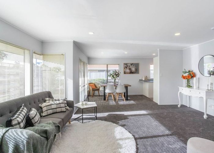  at 1/52 Millhouse Drive, Northpark, Auckland