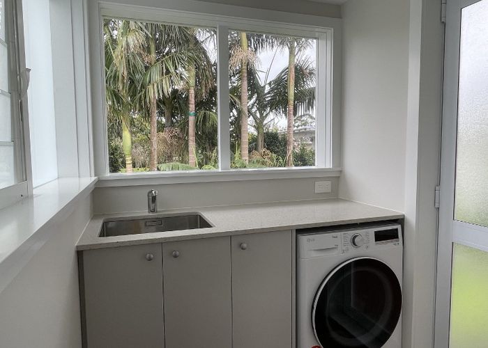  at 2/37 Evelyn Place, Hillcrest, Auckland