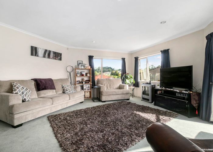  at 8 Fleetwood Drive, Henderson, Auckland