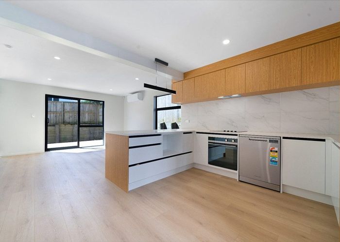  at 1/16 Hewlett road, Massey, Waitakere City, Auckland