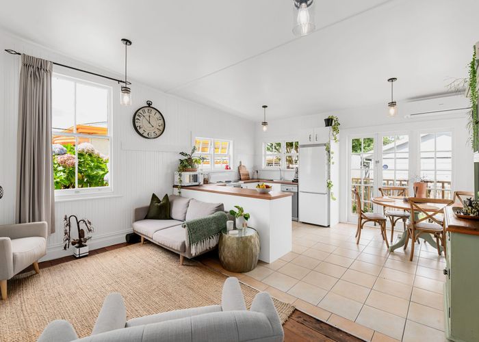  at 10 Claude Street, Fairfield, Hamilton
