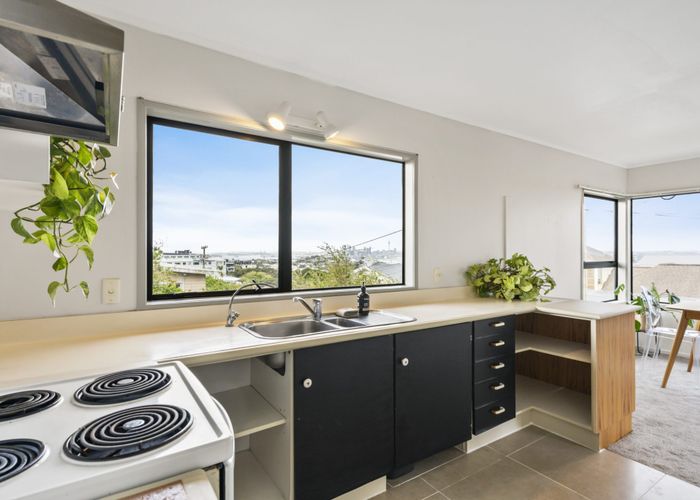  at 2/5 Huka Road, Birkenhead, Auckland