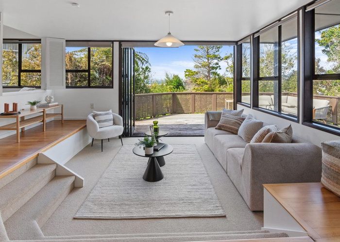  at 33 Woodlands Crescent, Browns Bay, North Shore City, Auckland