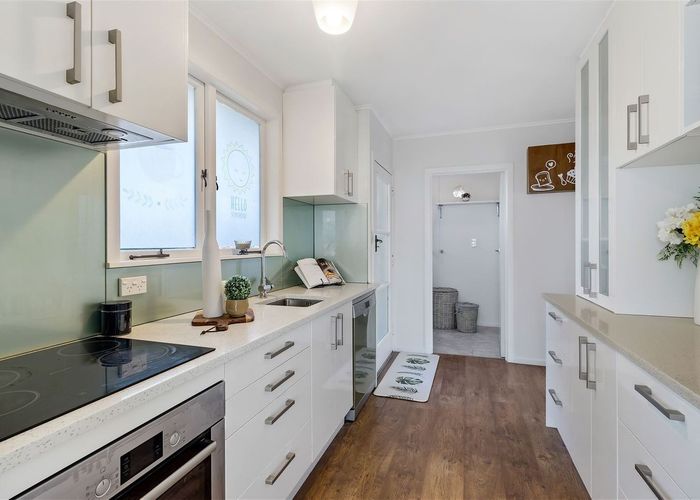  at 32 Kirrie Ave, Te Atatu South, Waitakere City, Auckland