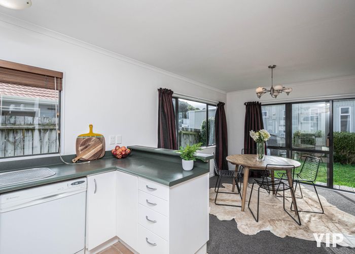  at 1A Bennett Grove, Newlands, Wellington