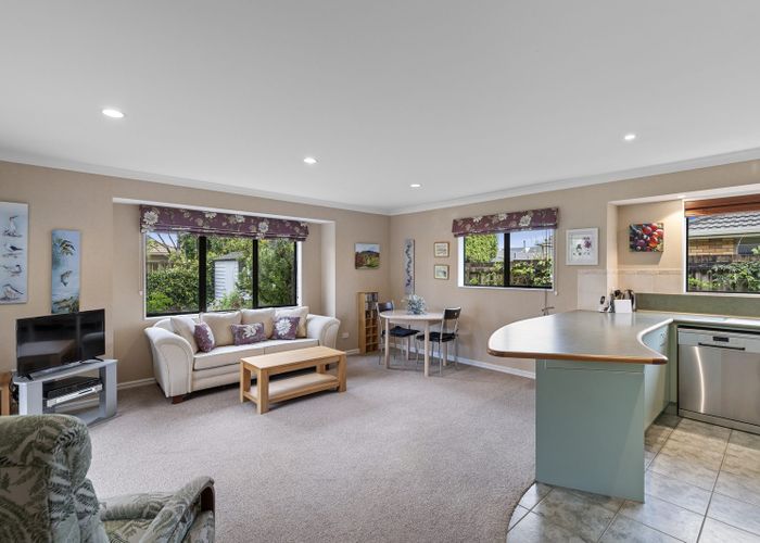  at 5 Chesterton Drive, Leamington, Cambridge