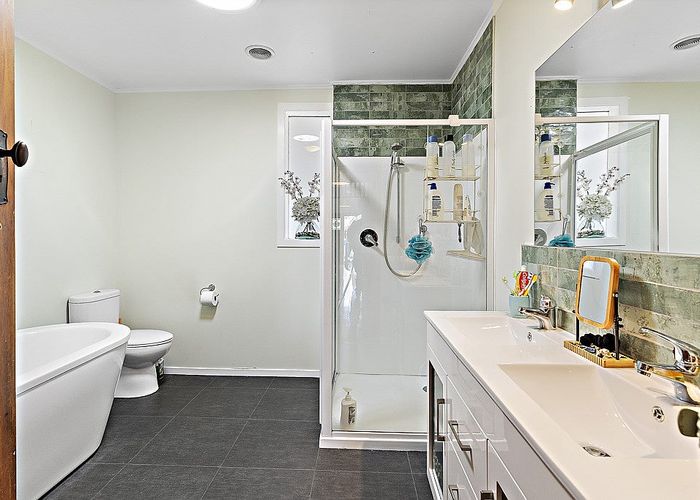  at 33 Cambridge Terrace, Masterton