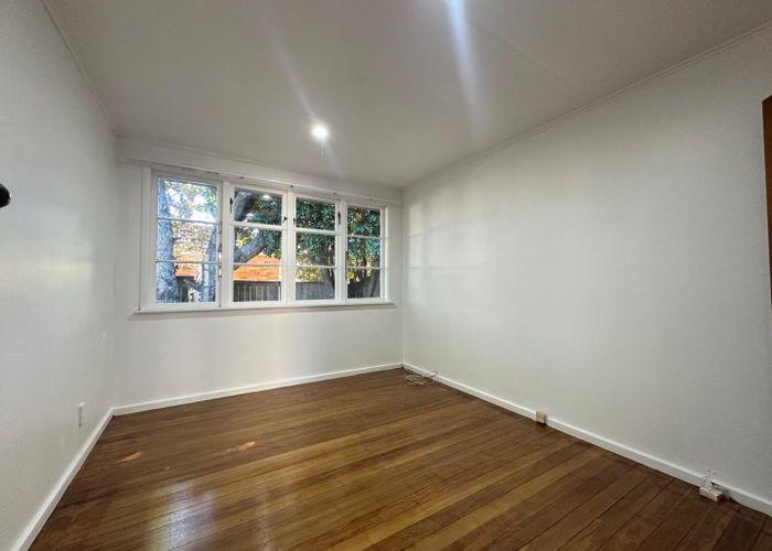  at 34 Ropata Avenue, Point England, Auckland