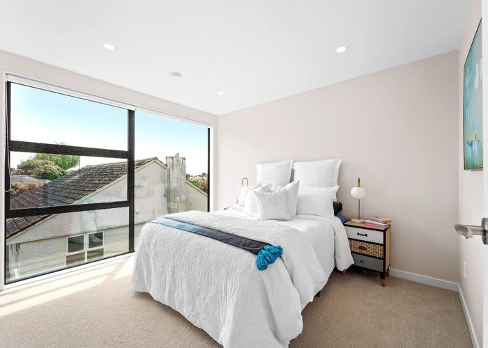  at 9/8 Bagnall Avenue, Point England, Auckland