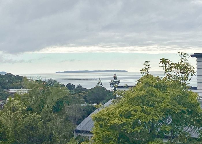  at 1/42 Beulah Avenue, Rothesay Bay, Auckland