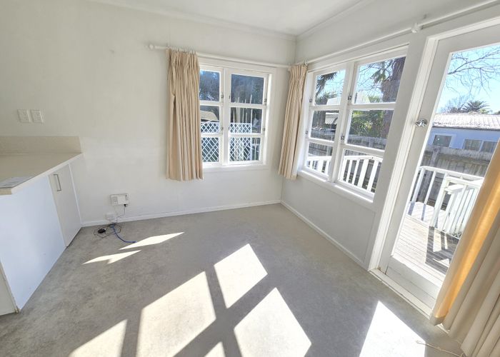  at 6 Divich Ave, Te Atatu Peninsula, Waitakere City, Auckland