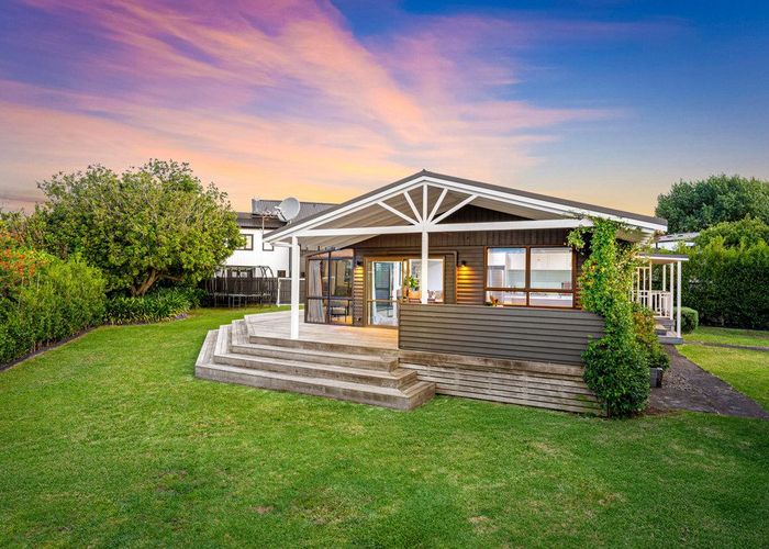  at 20 House Avenue, Mangere Bridge, Auckland