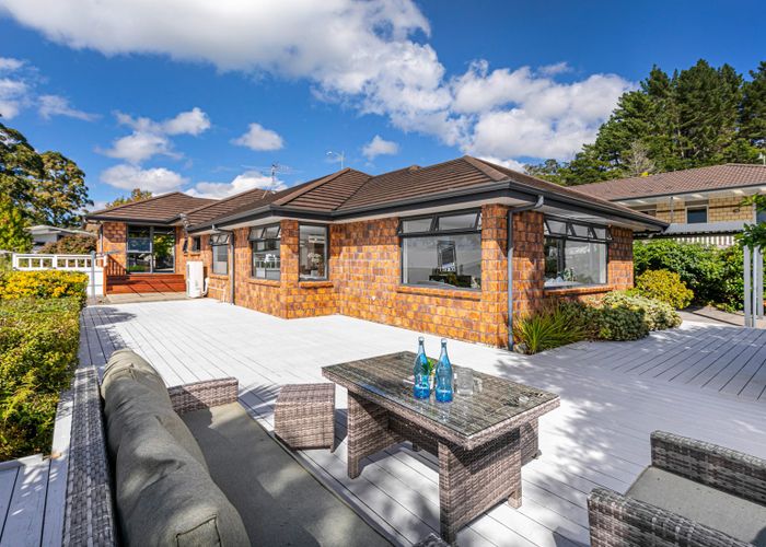  at 4 Clapton Place, Henderson, Waitakere City, Auckland