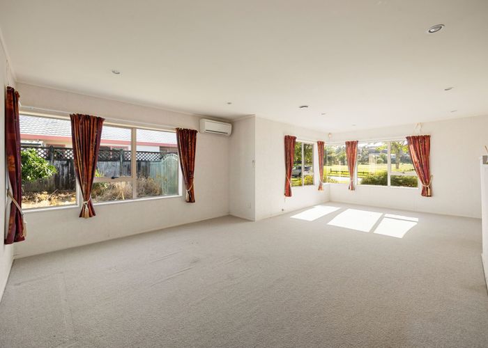  at 280 Grandview Road, Western Heights, Hamilton