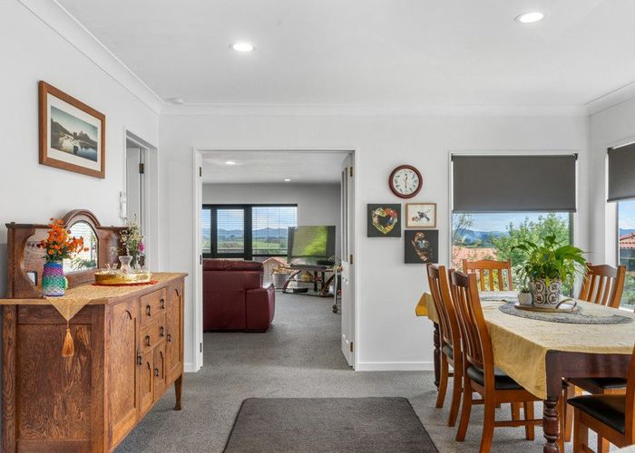  at 8 Tironui Terrace, Western Heights, Hamilton