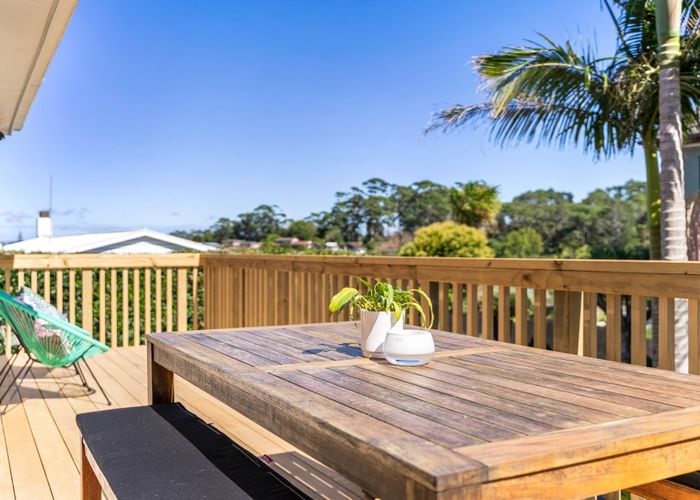  at 2/16 Kenmure Avenue, Forrest Hill, North Shore City, Auckland