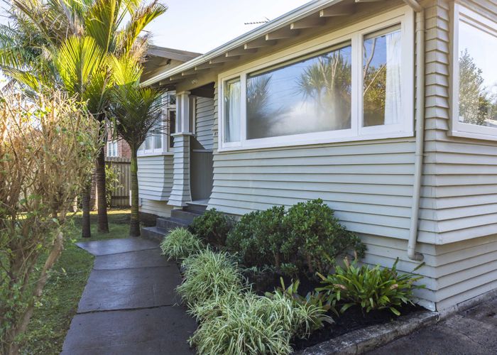  at 27 Aroha Avenue, Sandringham, Auckland