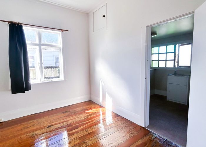  at 3152 Great N Rd, New Lynn, Waitakere City, Auckland