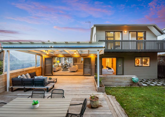  at 2/331 Beach Road, Campbells Bay, Auckland