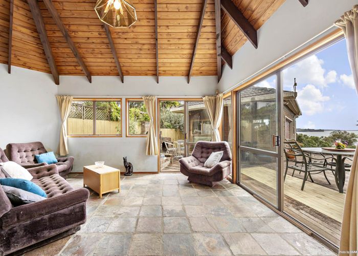  at 2/53 Churchill Road, Murrays Bay, Auckland