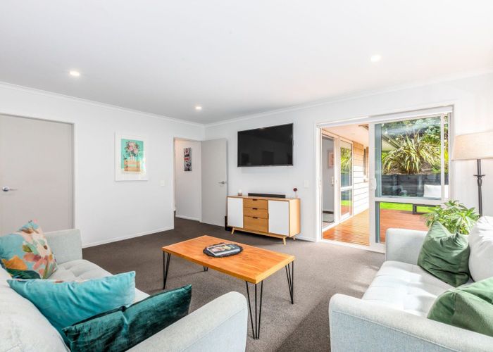  at 27 Mooring Close, Whitby, Porirua