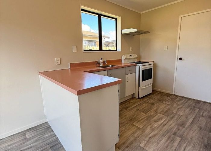  at 2/6 Trimdon Street, Randwick Park, Manukau City, Auckland