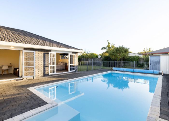  at 31 Admiral Crescent, Flagstaff, Hamilton